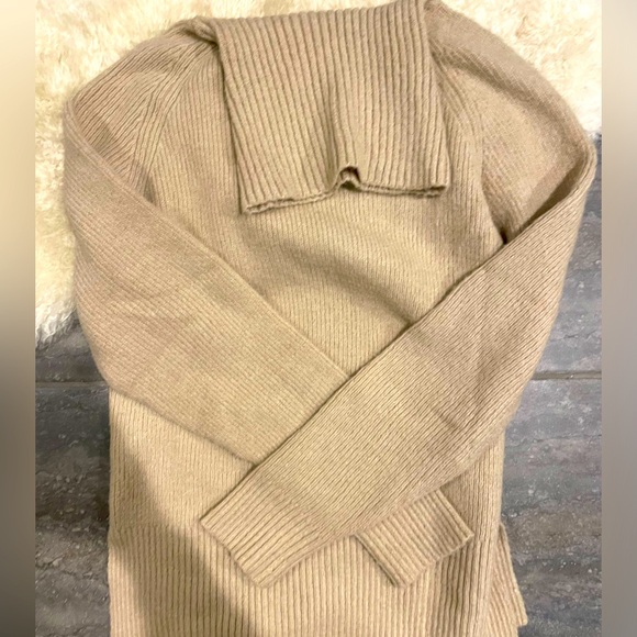 Super cozy and soft turtleneck - Picture 1 of 3